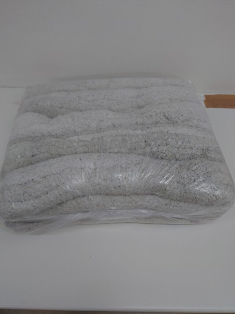 洗濯済み業務用モップをビニールで梱包した状態