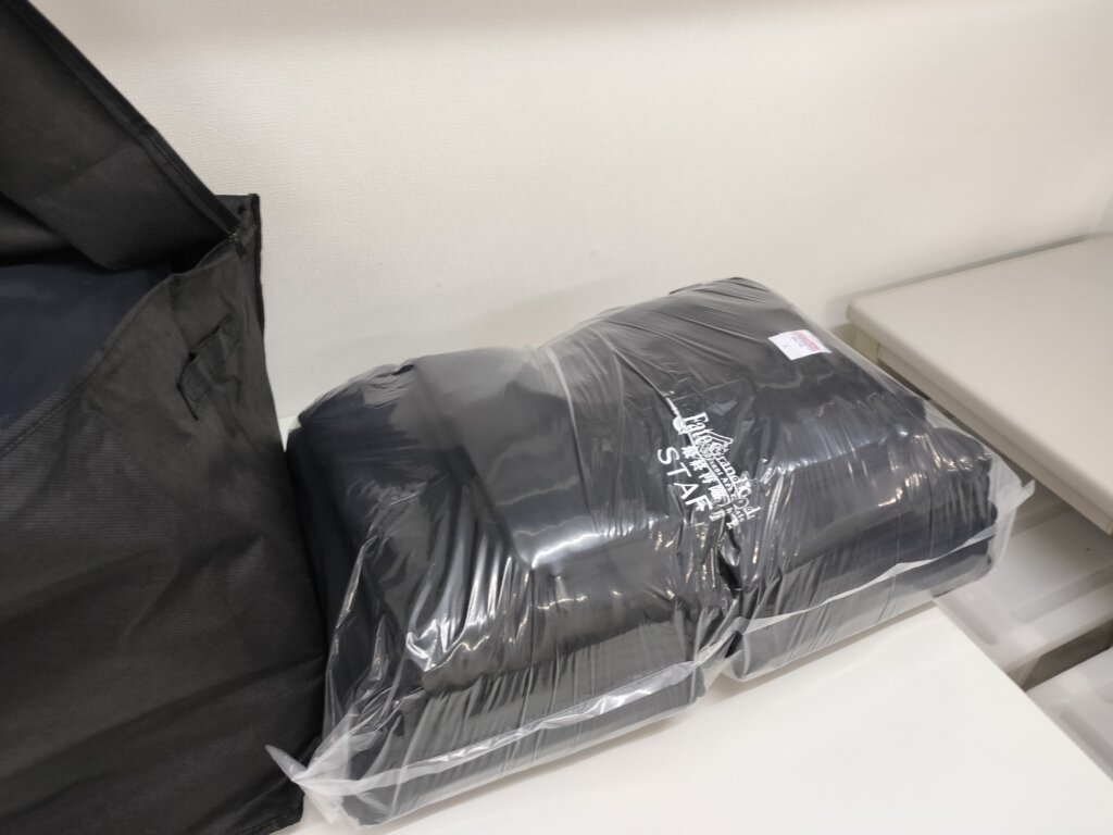 洗濯後イベントTシャツをまとめてビニール梱包した状態