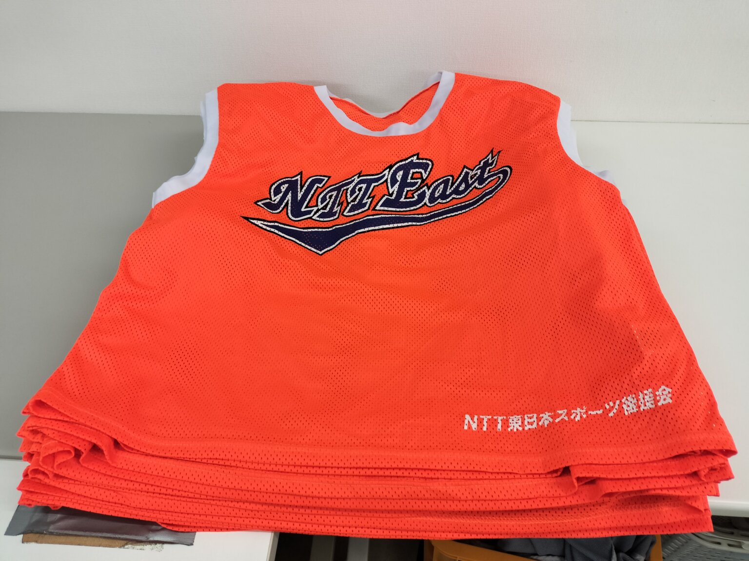 ビブス・ベンチコート・ウィンドブレーカーの正しい洗濯方法｜スポーツチーム・部活・イベント運営者向けガイド