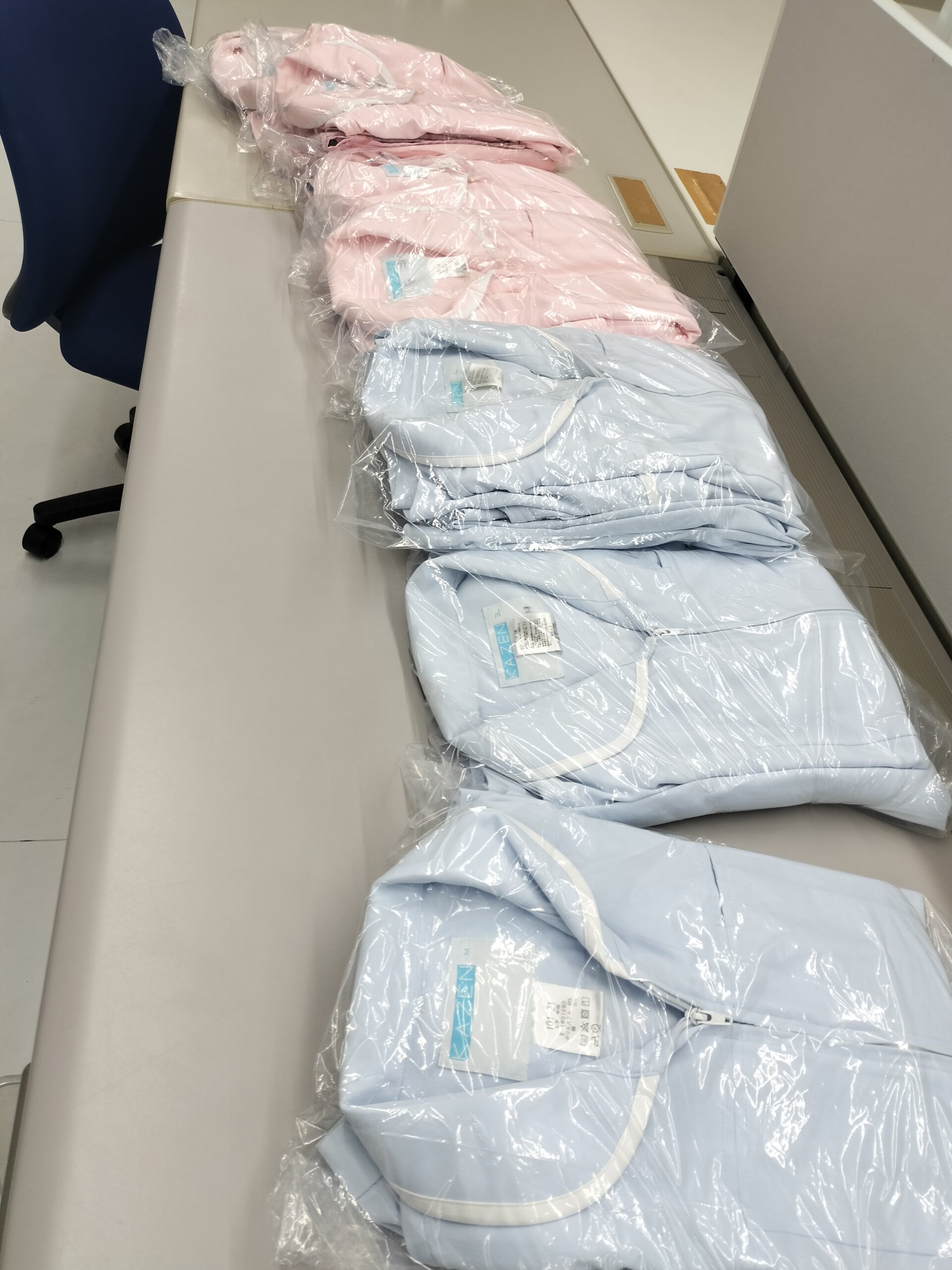 看護師白衣の洗濯代行｜上下セットで個別包装まで対応します【医療・介護施設向け】