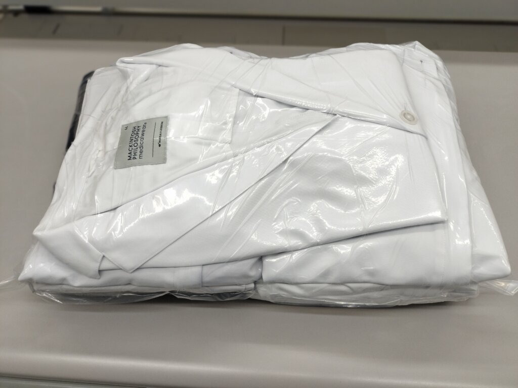 スクラブがビニールに梱包されてる状態