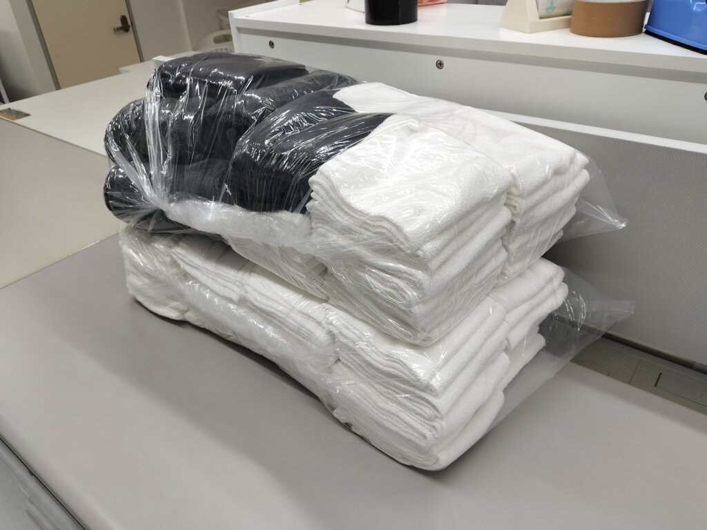 歯科医院向けに洗濯代行したタオルとブランケットの納品状態
