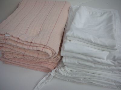 タオルケットシーツ類を洗濯後たたまれてる様子