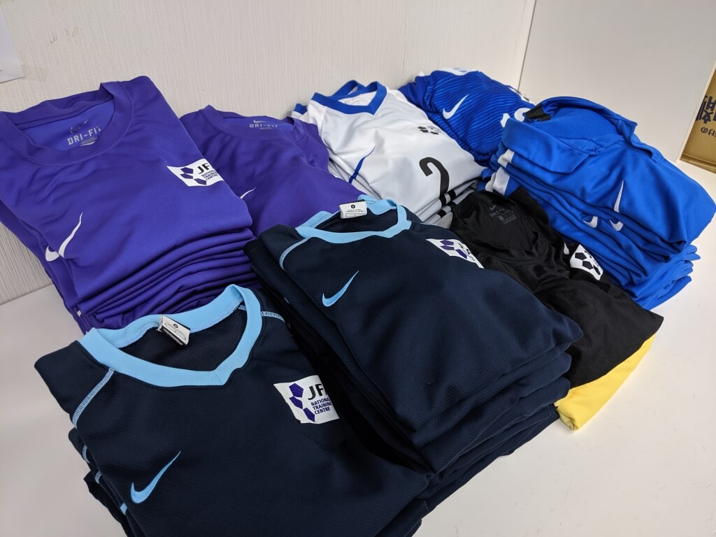 スポーツイベント後の洗濯代行｜ビブス・ベンチコート・ユニフォームをまとめて回収・全国発送対応