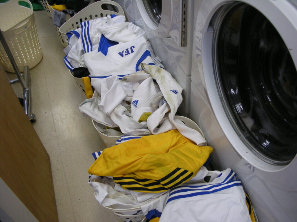 サッカーユニフォーム洗濯前に仕分けられてる