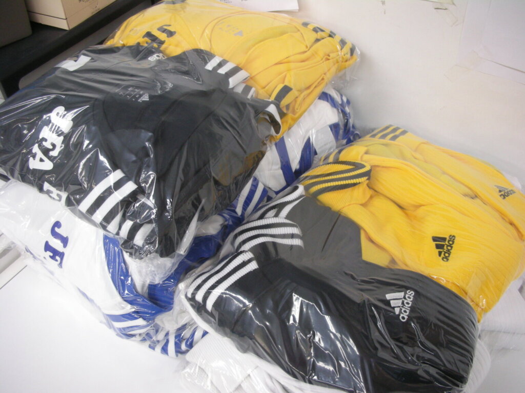サッカーユニフォーム洗濯後にビニール包装されてる