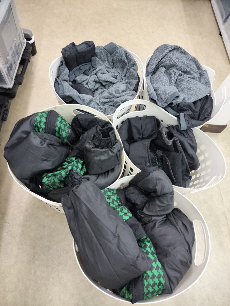 洗濯前にベンチコートが洗濯が後に分けられてる