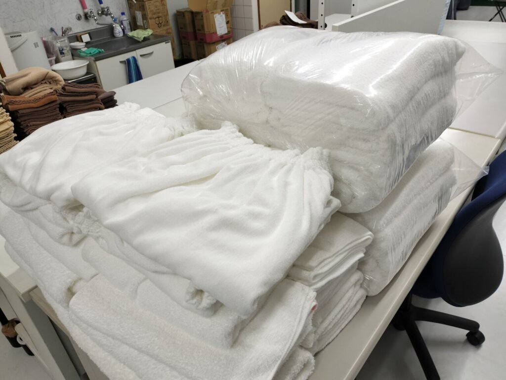 バスタオル、ラップタオル洗濯後たたんでビニール包装されてる