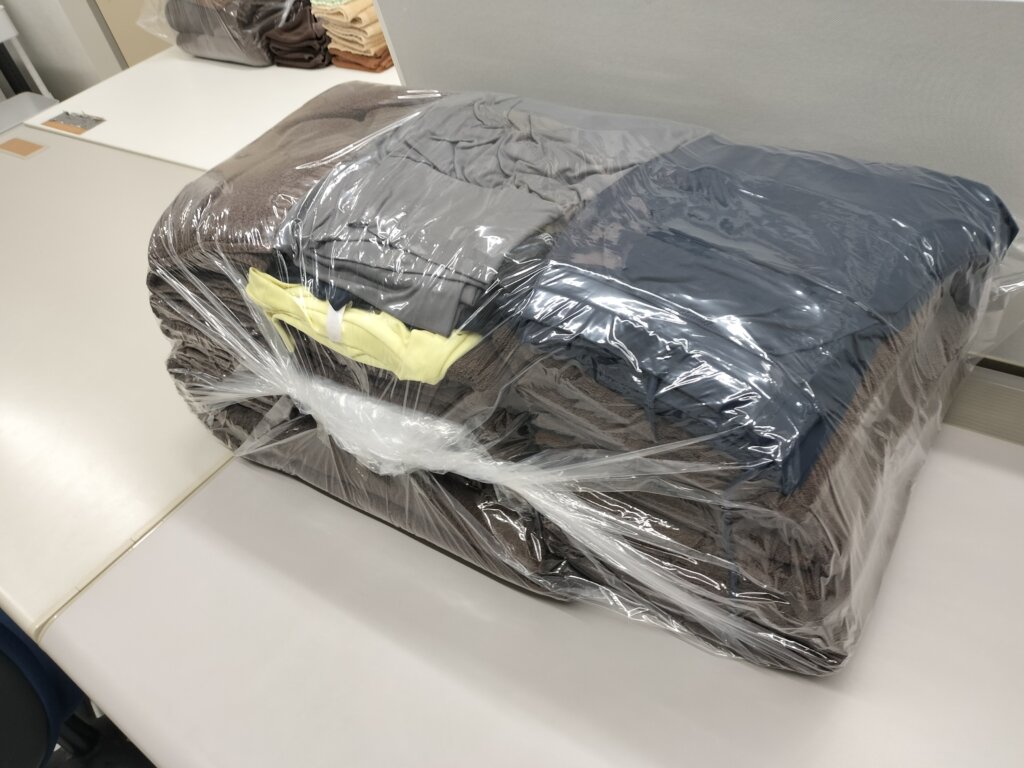 整体院、ピラティスの洗濯物洗濯後ビニール梱包されてる状態