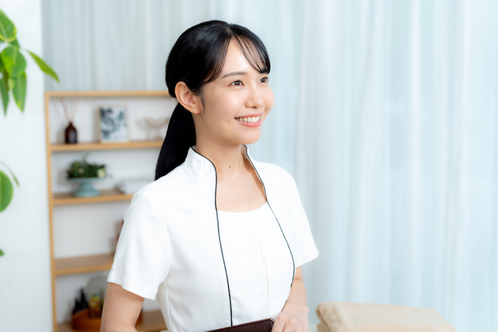 女性受付スタッフ