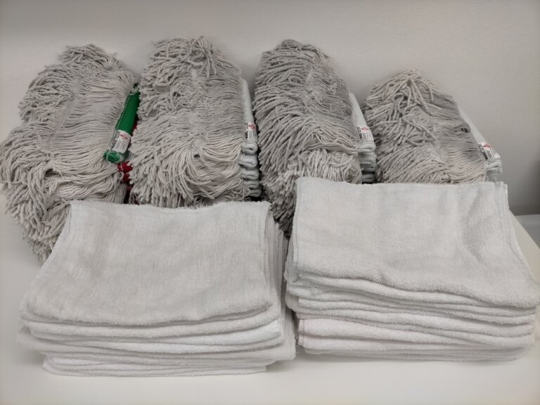 モップ、雑巾が乾燥後畳まれてる状態