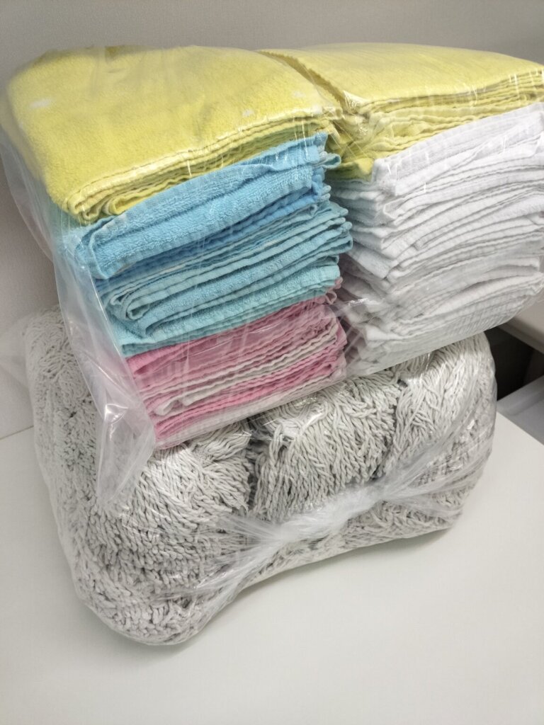 モップ雑巾が畳んだ後ビニール梱包される