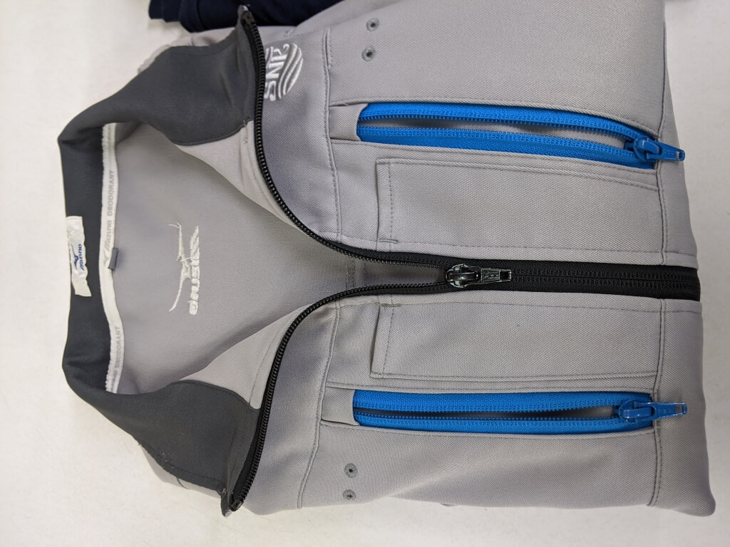 洗濯後の作業着、キレイに汚れがとれてる