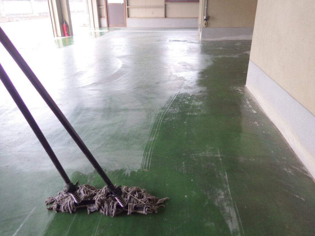 ビルメンテナンス業床モップ清掃