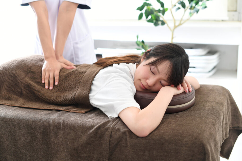 エステサロン施術風景