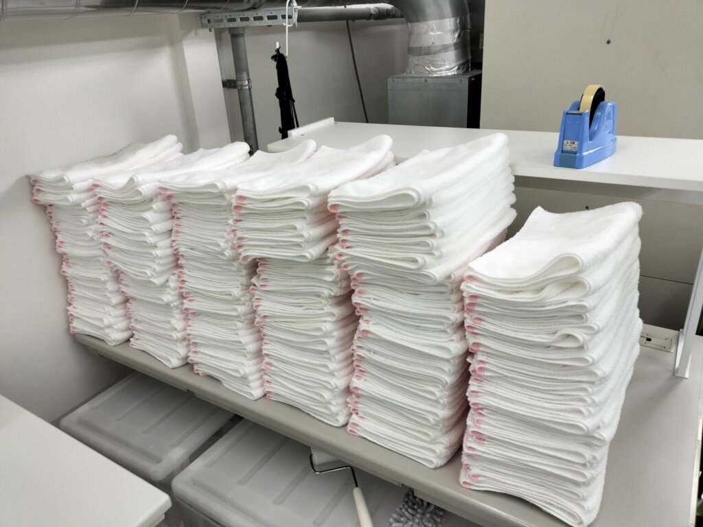 洗濯乾燥後フェイスタオル畳んだ後