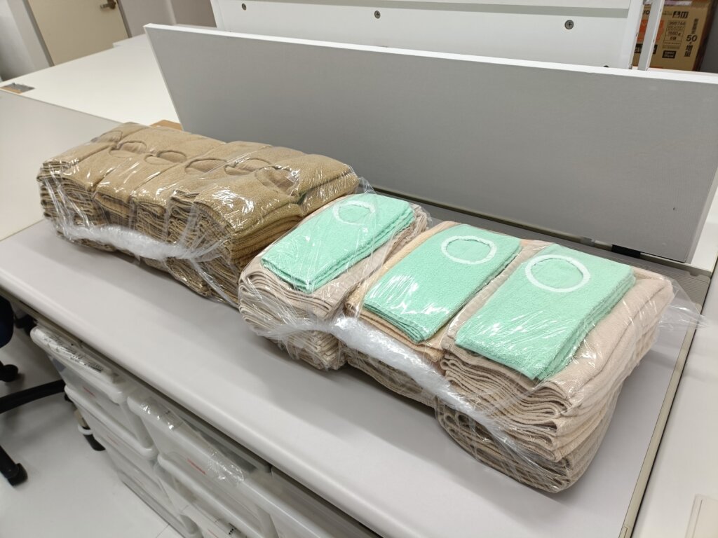 フェイスタオル、穴あきタオルなど、歯科医院、デンタルクリニック利用のタオル類納品前ビニール包装