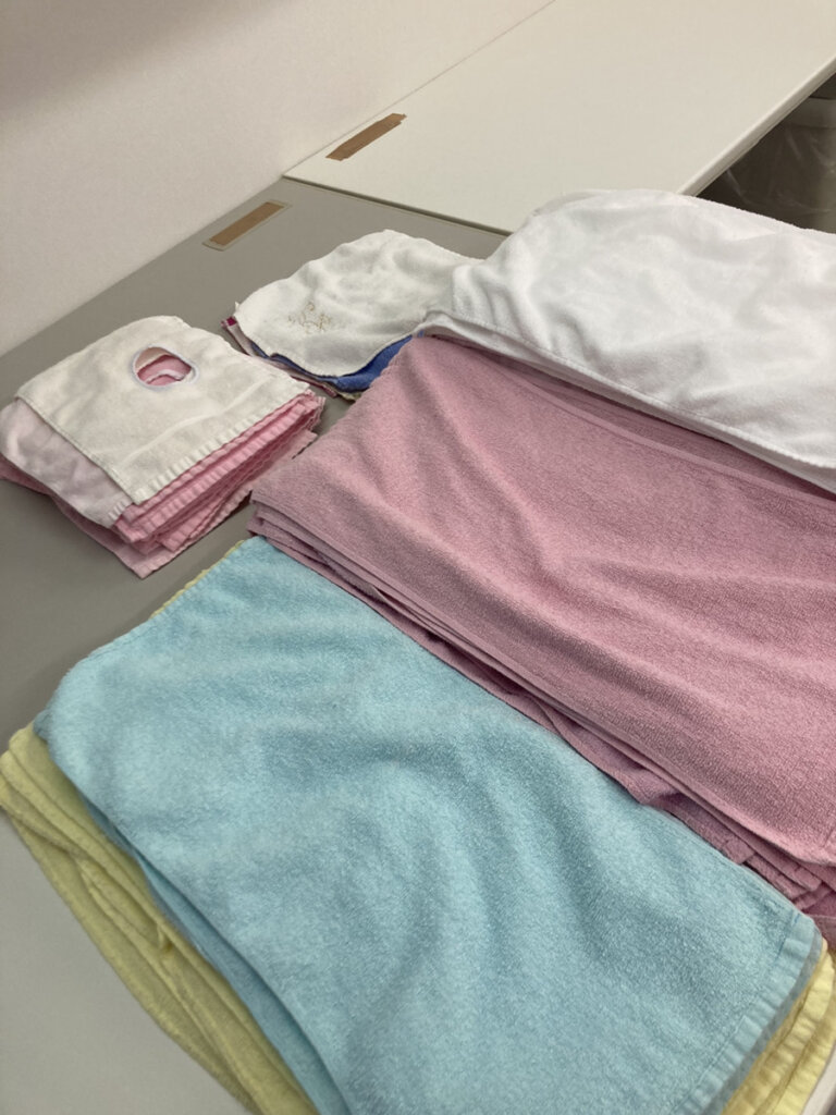 デンタルクリニックでお使いのフェイスタオル穴あきタオル。洗濯後